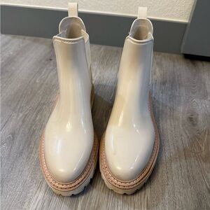 Dolce Vita Size 9 Women's Cream Chelsea waterproof Ankle Boots